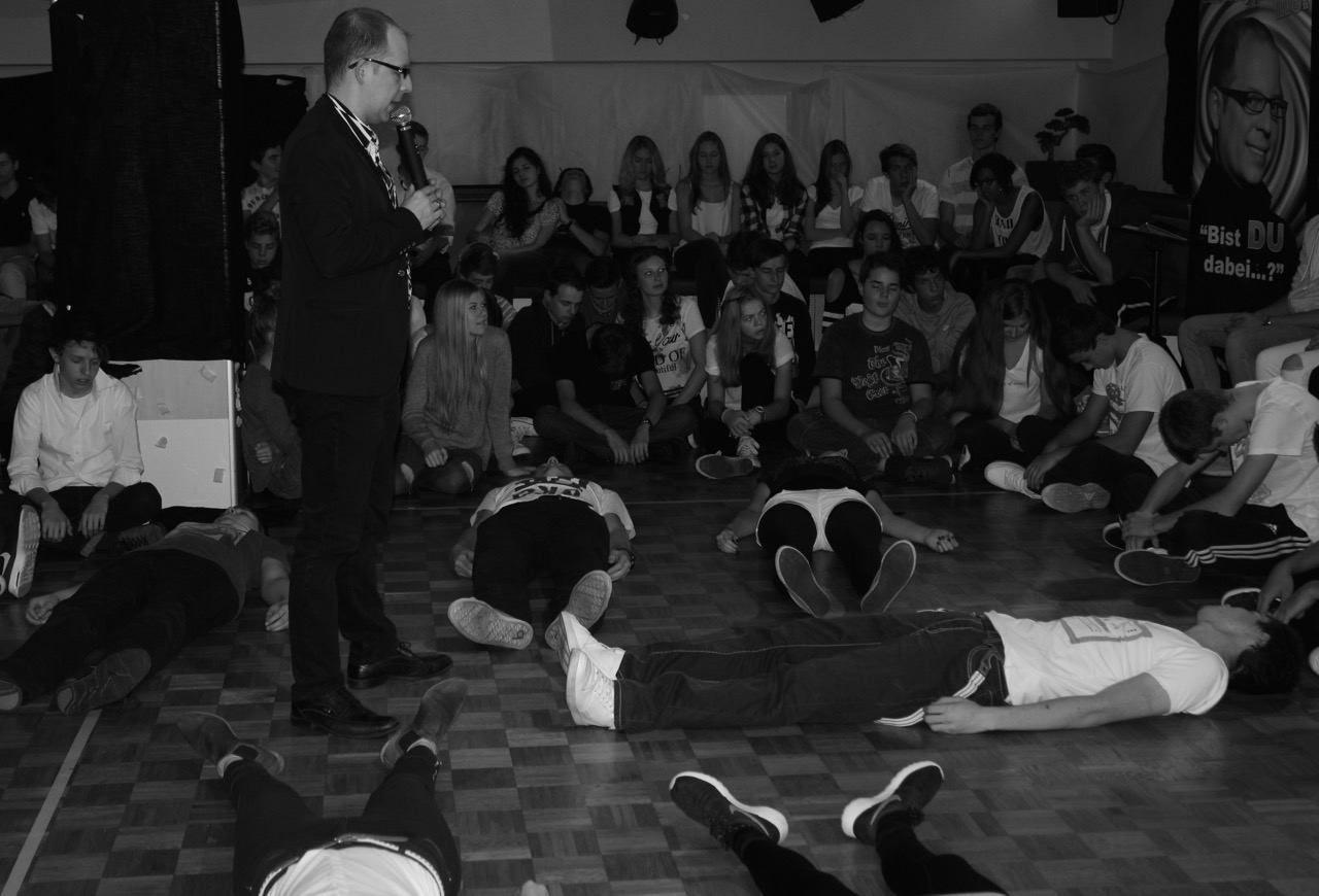 Hypnoseshow als Gruppenhypnose Hypnoseshow mit Carsten Fenner dem Showhypnotiseur Gruppenhypnose